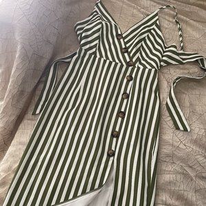 Foteisy Green and white striped back cutout dress